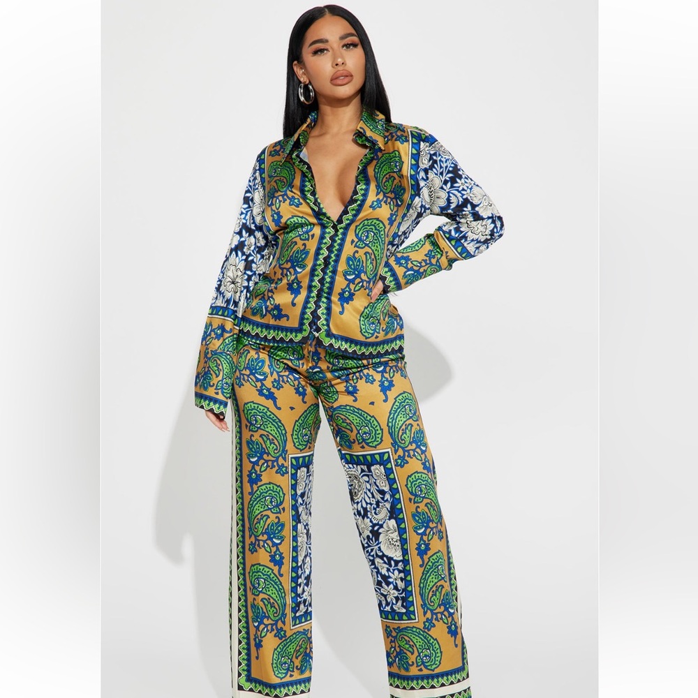 Two piece pant set brand new still got tag on it!!